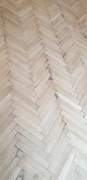 Renovace parket - stav po základním broušení