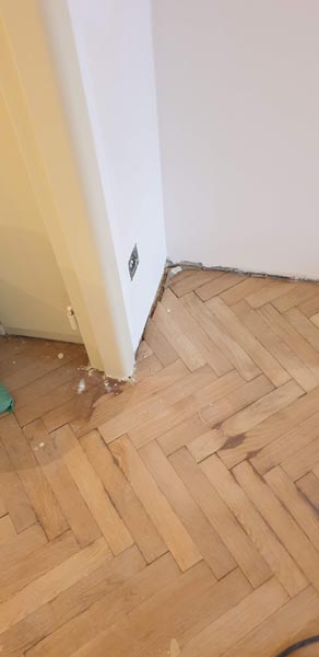 Renovace parket - vybroušení v okolí stěn či dveří